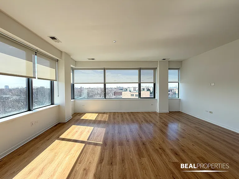 558 W Webster — Photo 27