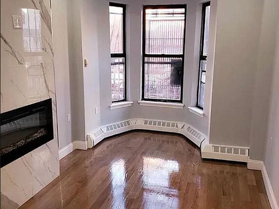 5th image of 952 Bergen St APT 4