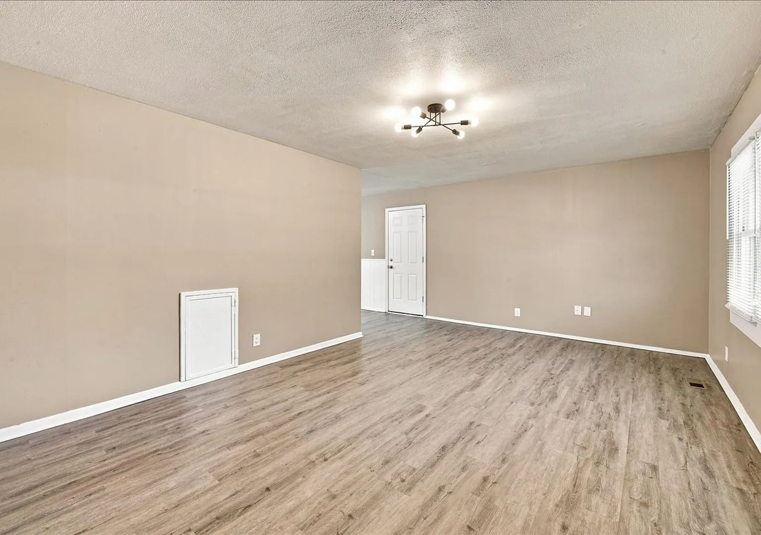 3743 Breen Drive - $1450.00/mo. — Photo 2