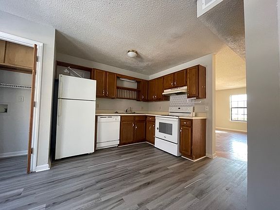 3rd image of 2514 Old Russellville Pike #D