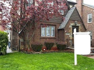 16619 26th Ave, Flushing, NY 11358