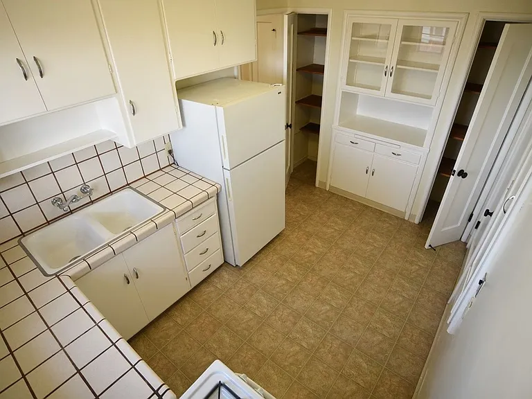641 Oakland Ave — Photo 7