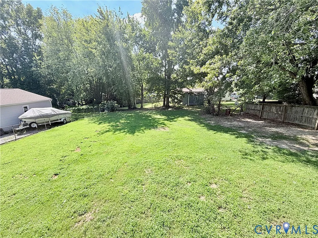 3 bed, 1.0 bath, 1056 sqft, $1,800 — Photo 3