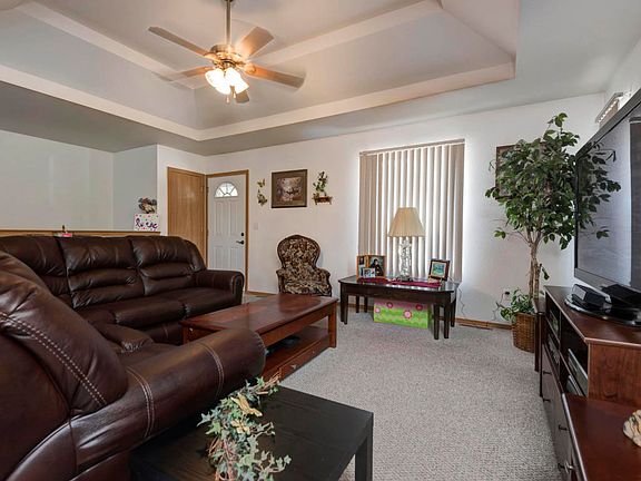 5th image of 8 Valley View Dr E #B