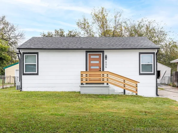 806 E 12th Pl, Bartlesville, OK 74003