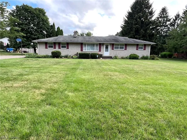 5930 Carlew St NW, North Canton, OH 44720