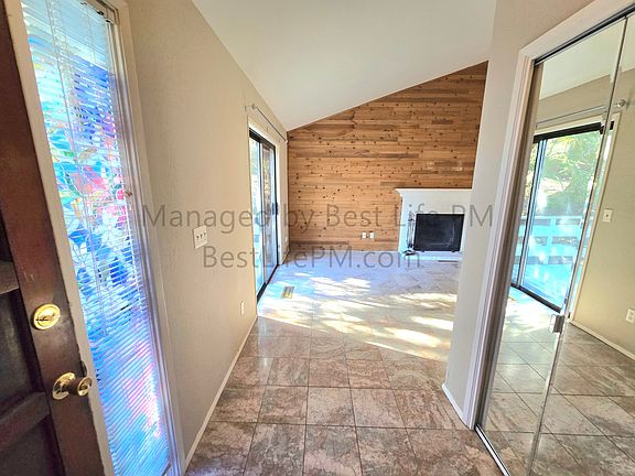 3rd image of 9 Mountain Cir