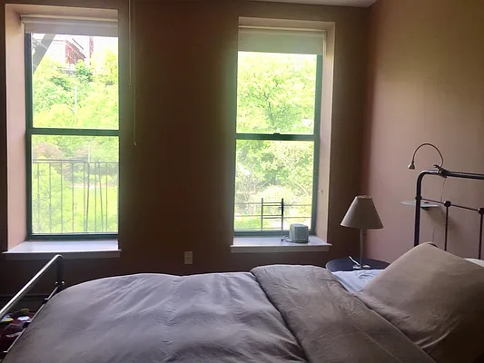 Rented by Lucien Perry | media 10