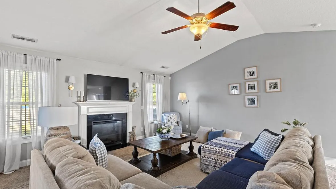 103 Goldstone Ct — Photo 4