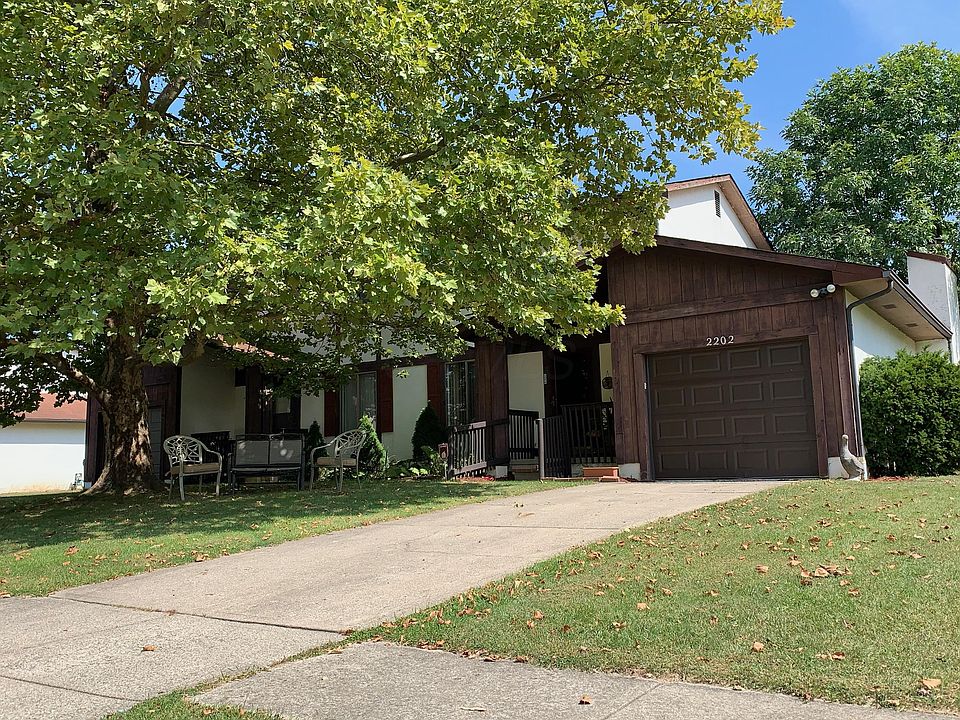 2nd image of 2200 Pine Tree Ln #2202