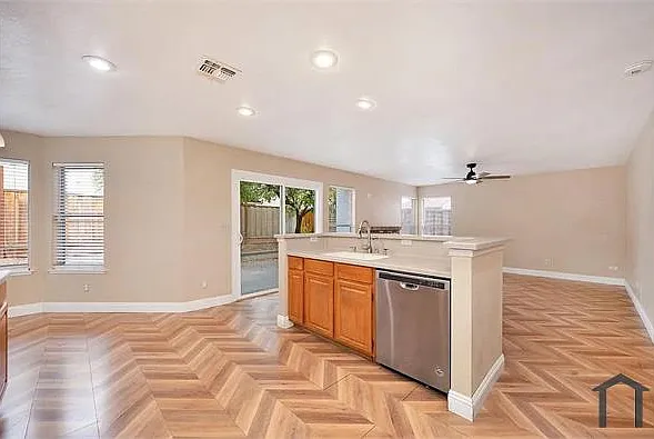 1585 Foxwood Dr — Photo 12