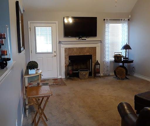 3rd image of 1901 Champlain Dr