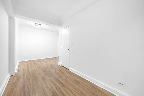 136 E 55th St #2R Photo 1