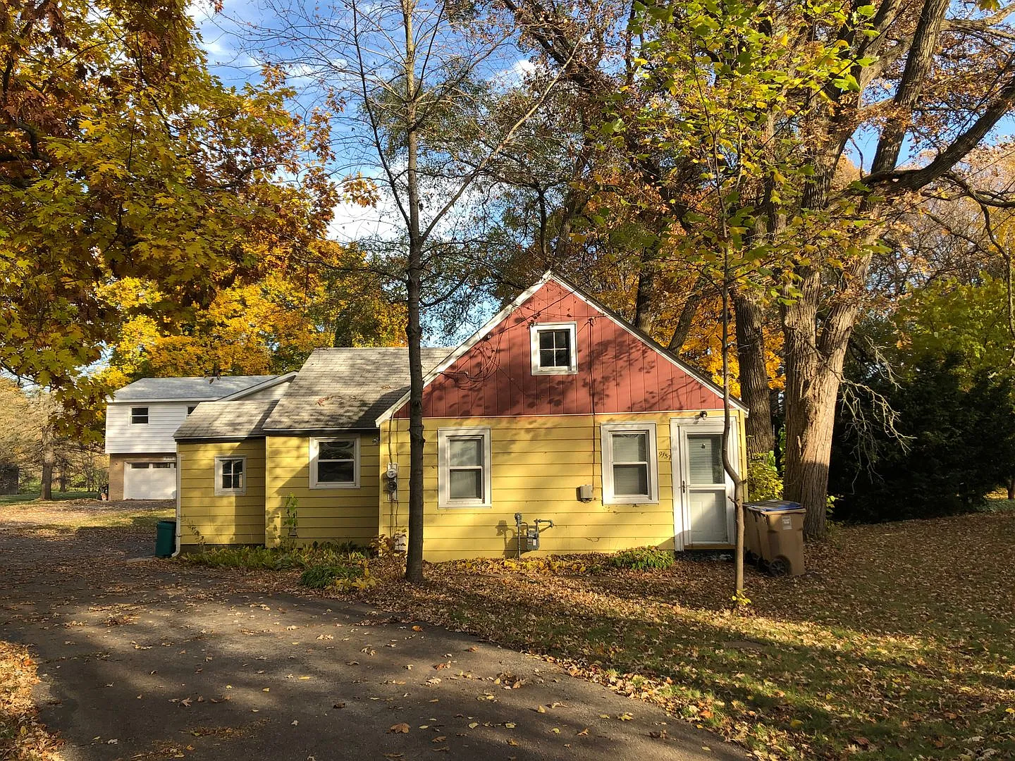 Cozy Two Bedroom Single Family in Country Like Setting — Photo 1
