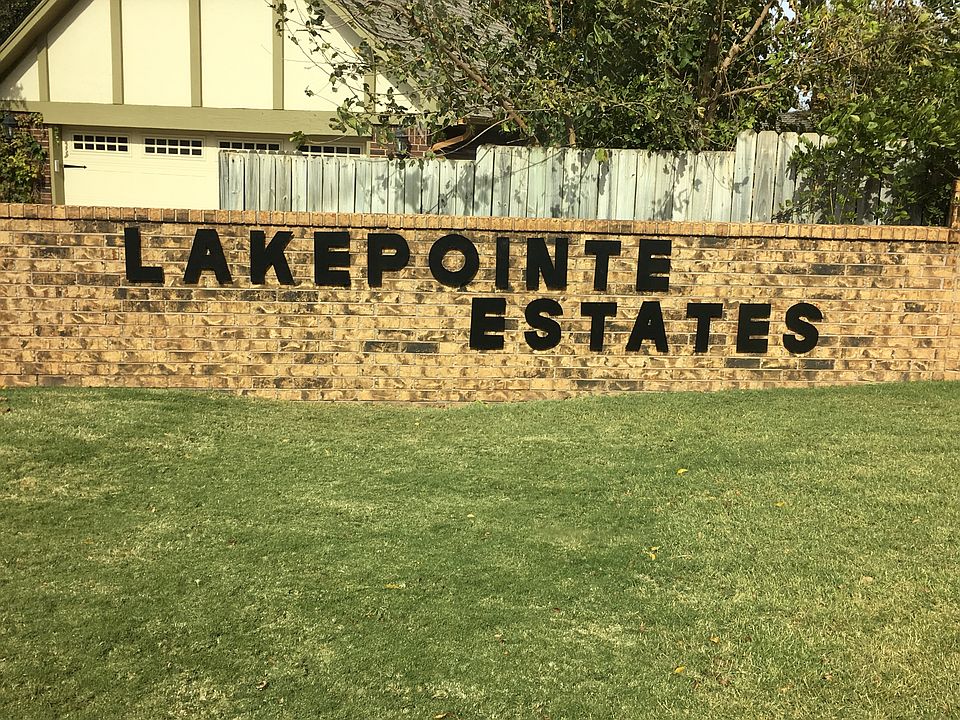Walk to Hefner Lake