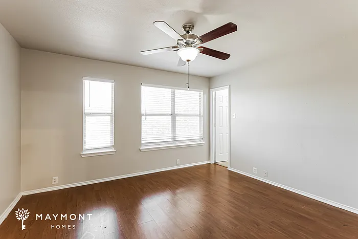 15811 Borwick Ln — Photo 10