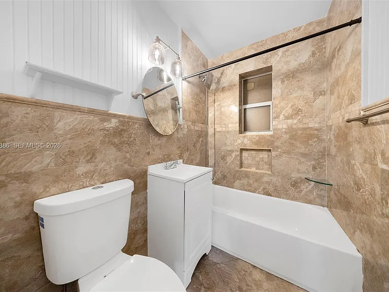 1837 NE 48th Ct — Photo 25