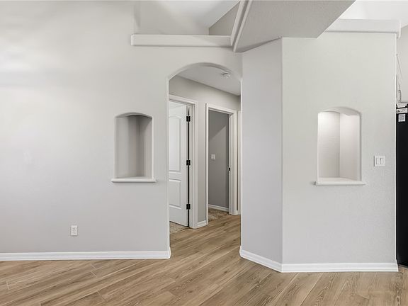 4th image of 6099 S Comstock Avenue