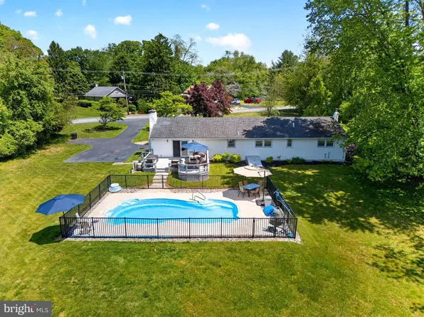 1121 Chelsea Rd, Aston, PA 19014