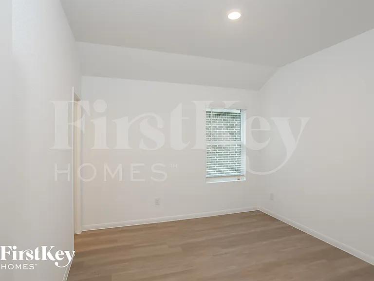 9246 Landa Fls — Photo 10