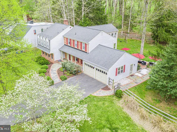 16701 George Washington Dr, Rockville, MD 20853