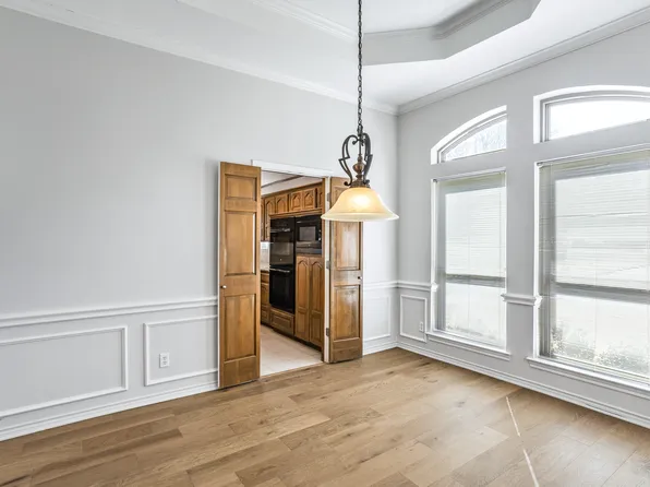 2942 Woodland Hills Dr, Grapevine, TX 76051