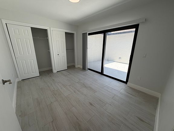 3rd image of 906 SE 14th Ter #A-b