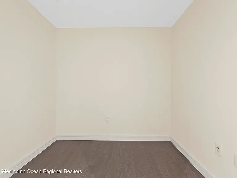 15 Morris Ave #309 — Photo 16