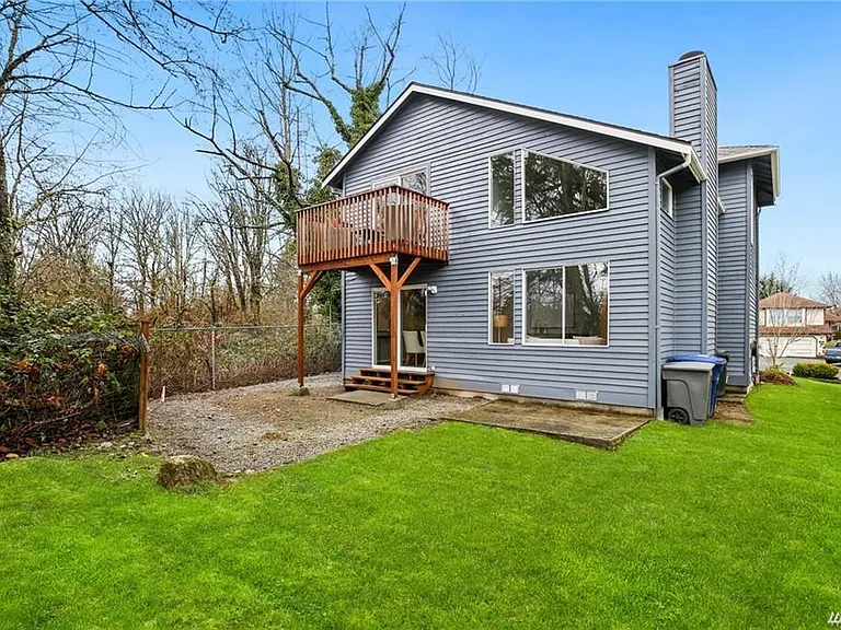 2025 SE 8th Dr — Photo 19