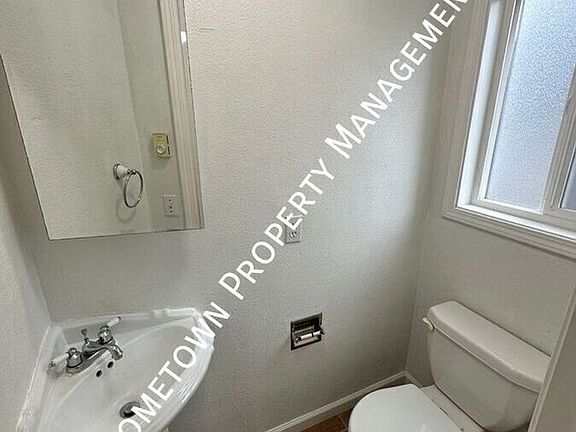 5th image of 1409 Hensley St NE #B