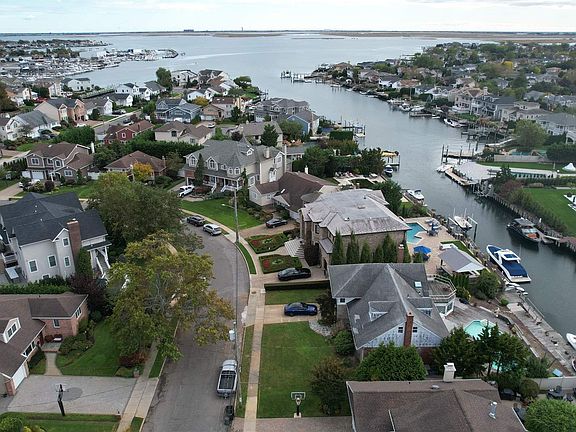 4th image of 2840 Lindenmere Dr
