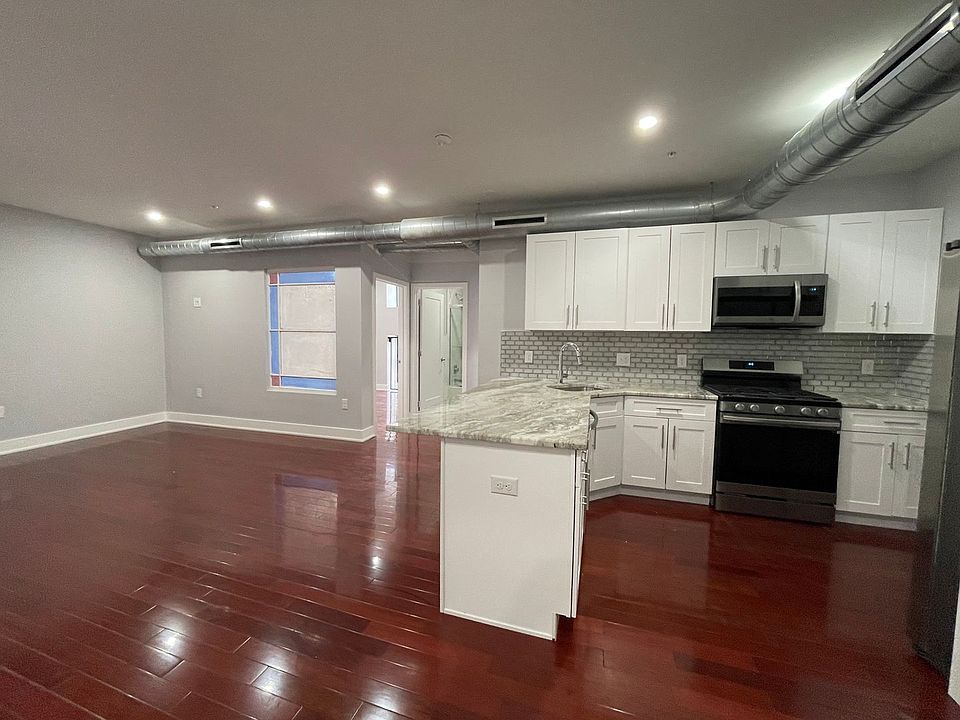 1st image of 300 Richmond St #16