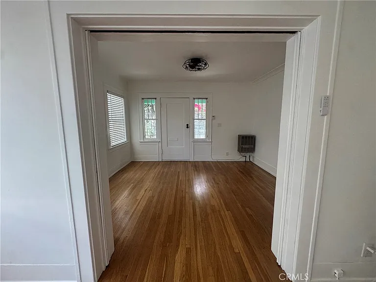 5160 1/2 Franklin Ave — Photo 1