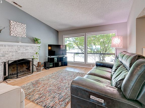 4th image of 2414 SE 138th Ct