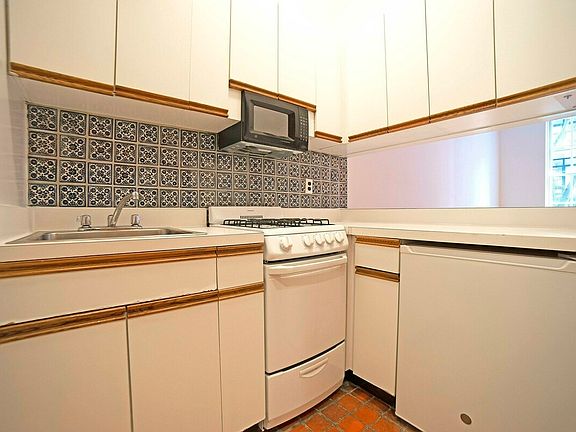 2nd image of 309 E 81st St APT 1FW