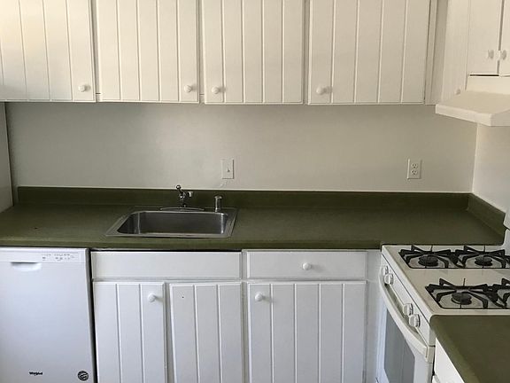 3rd image of 762 Quince Orchard Blvd #20