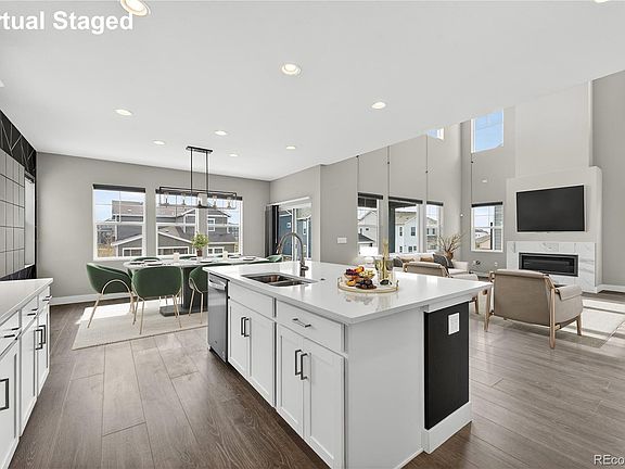 4th image of 127 N Oak Hill Way