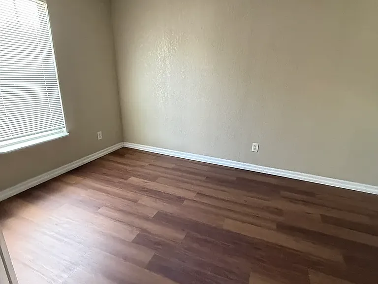 1319 W Theo Ave — Photo 4