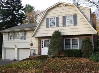 207 Summit Rd, Mahwah, NJ 07430