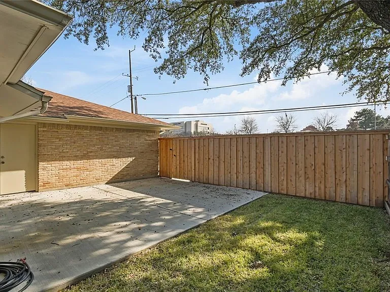 9015 Villa Park Cir — Photo 28