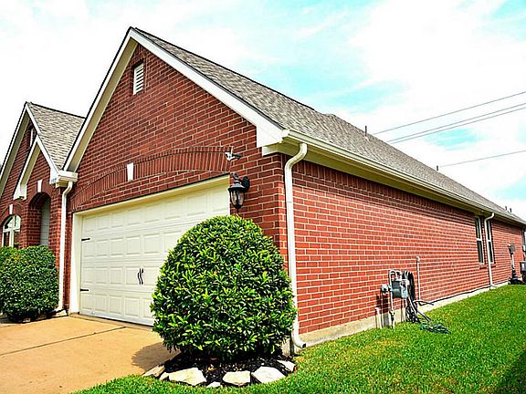 2nd image of 10907 Mossy Hollow Ln