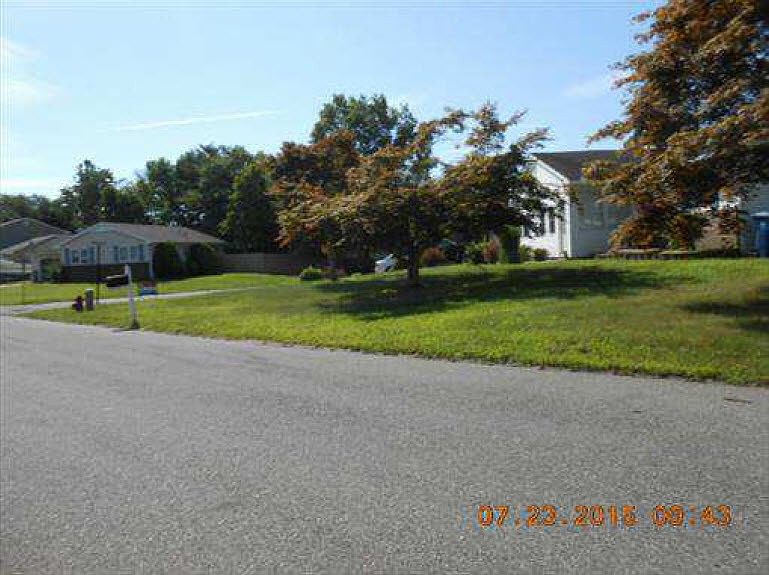 2nd image of 203 Lake Placid Dr