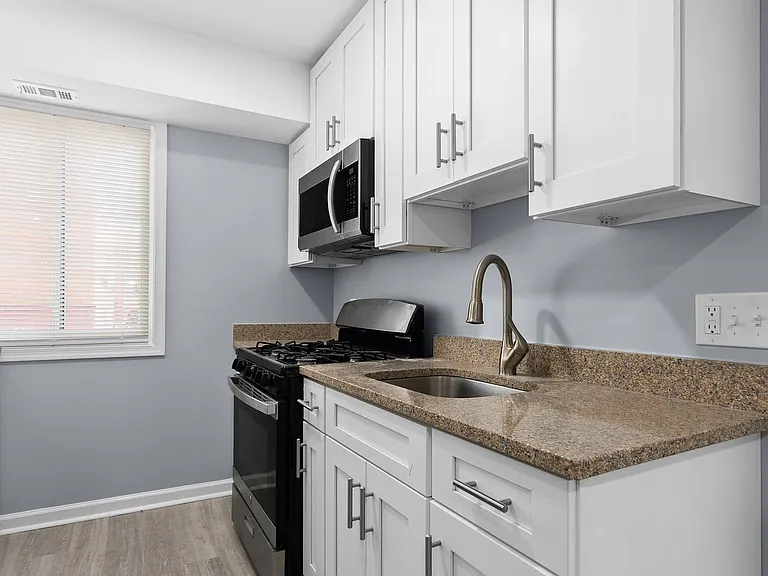 5047 D St SE #204 — Photo 5