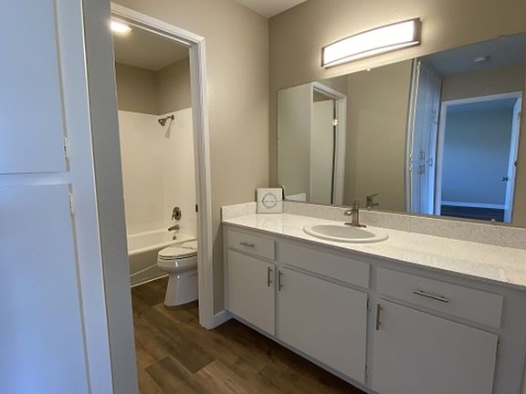 4th image of 2585 Jefferson St APT 29