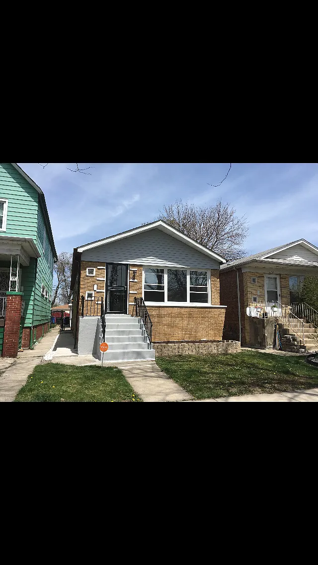 216 E 107th St photo 1