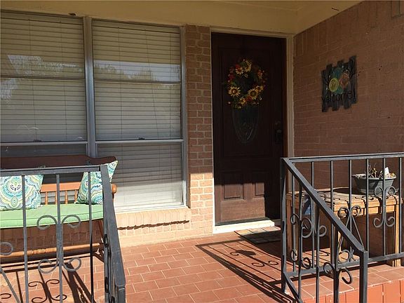 2nd image of 2520 Livenshire Dr