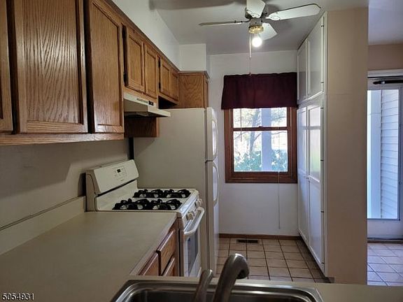 3rd image of 133 Carriage Ln