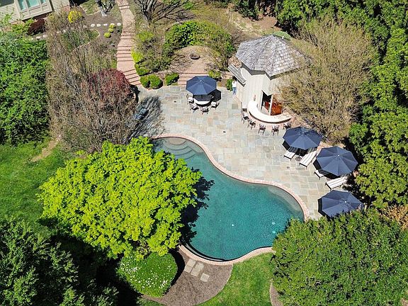 3rd image of 1308 Musgrove Rd