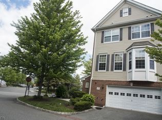 2 Carpenter Ct, Jersey City, NJ 07305