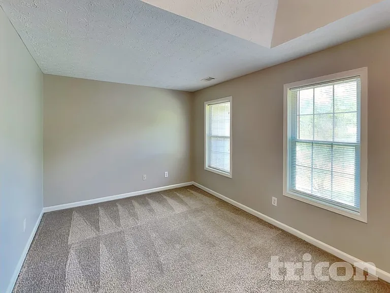 101 Midland Dr — Photo 9
